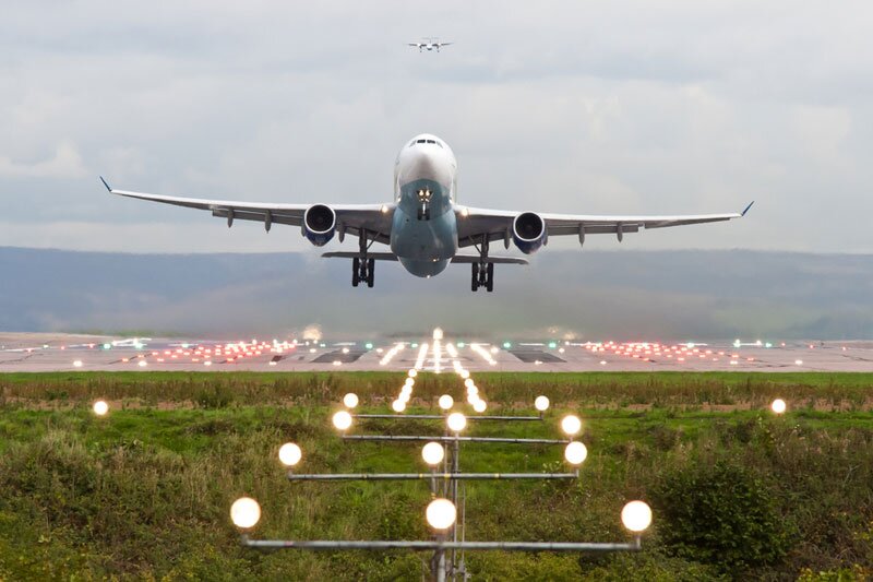 Manchester airport apologises after computer glitch causes security delays